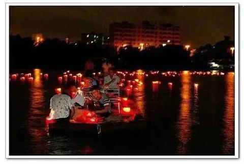 子夜放灯的秘密：”送婴船”仪式里的时间与水的双重密码