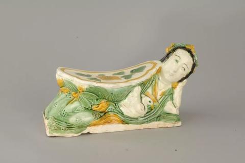 古代女子睡玉枕防“邪淫”？一块玉枕里藏着多少礼教密码？