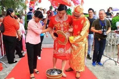 赌徒为啥爱跨火盆？揭秘民间”转运仪式”里的火崇拜密码
