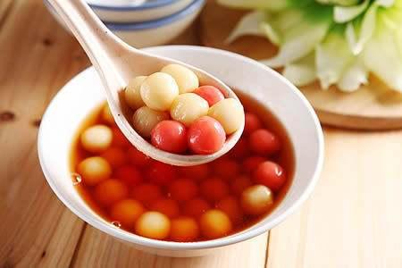 潮汕人冬至必吃红白汤圆:一碗甜汤里藏着千年的阴阳密码