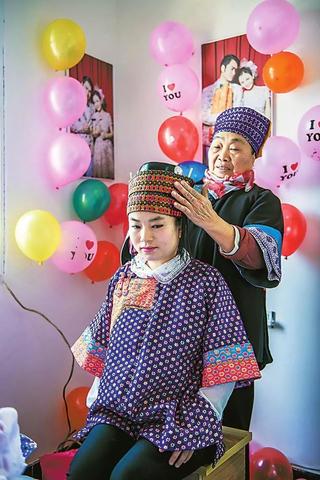 傣族新郎”偷藏新娘头巾”：一场藏在红绸里的婚姻密码