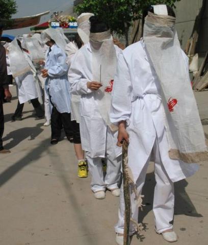 给死者穿新衣服?老祖宗说“使不得”,背后藏着这些生死智慧