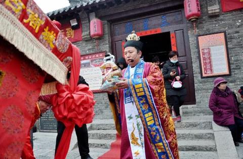 财神像”三年一换袍”:民间信仰里的时间密码