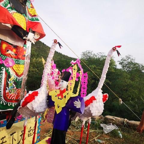 丧礼上的”引魂鸡”:为什么必须是大公鸡?