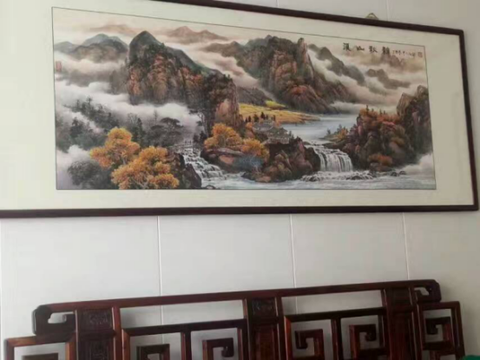 客厅东墙挂什么画,能让夫妻财运 + 感情双旺?风水大师独家揭秘!