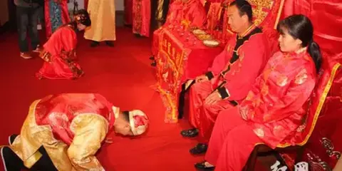 堕胎女性为何要避参加婚礼百日?老辈人口中的”血污禁忌”藏着哪些民俗密码?