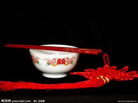 筷子竖插饭碗?老祖宗的规矩里藏着这些讲究