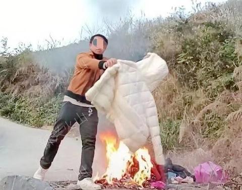 烧前任衣物能“断孽缘”?民俗里藏着这些心理密码