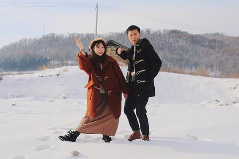 陈小春应采儿雪地撒糖:八字互补揭秘15年婚姻保鲜秘诀