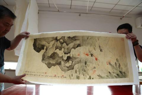 风水画出现破损或褪色应如何处理?