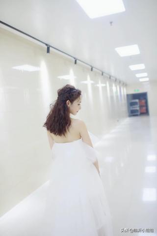 惊呆!彭小苒露背芭蕾照刷屏背后,竟藏天蝎座命盘逆袭密码