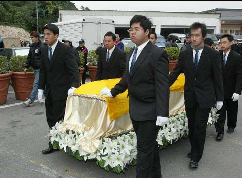 许绍雄离世:八字揭秘”欢喜哥”传奇人生