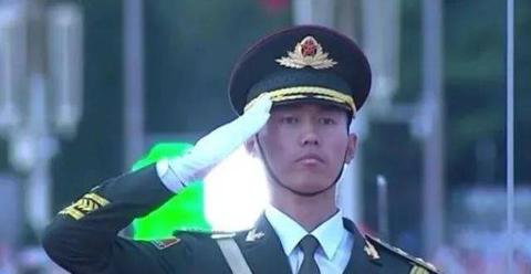 前国旗护卫队升旗手张自轩大婚,命理解读军人爱情