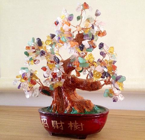 佩戴饰品真能改善运势吗？揭秘水晶玉石背后的命理玄机