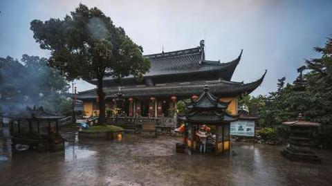 江南烟雨里的道影