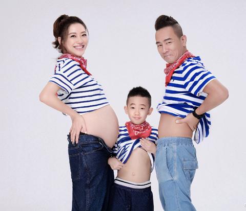 陈小春儿子撞脸外婆！隔代遗传的命理玄机，八字印星竟藏着这个秘密